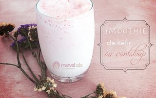 un verre de smoothie au kéfir